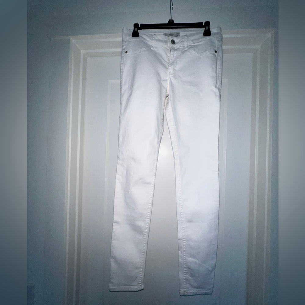 Abercrombie size 6L (28x33) white jeans